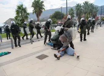 Αστυνομικές δυνάμεις στο λιμάνι της Σούδας και διαδηλωτές κατά του πολέμου στη Γάζα
